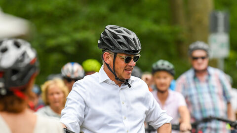 Um mit den Bürgerinnen und Bürgern im Main-Kinzig-Kreis ins Gespräch zu kommen, hat Ministerpräsident Boris Rhein zu einer Radtour ins Kinzigtal eingeladen. 