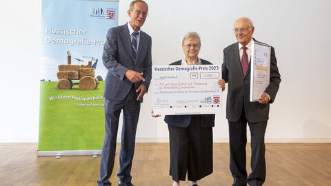 Der Chef der Hessischen Staatskanzlei und Demografie-Beauftragte der Landesregierung, Staatsminister Axel Wintermeyer, hat das Barockhaus Laufenselden mit dem dritten Platz beim Hessischen Demografie-Preis 2023 ausgezeichnet.