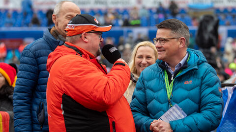 Ministerpräsident Boris Rhein im Interview mit Stadionsprecher