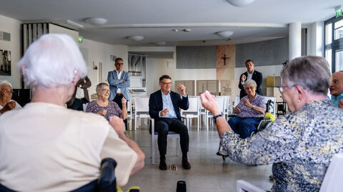 Ministerpräsident Bpris Rhein im Seniorenheim Haus Elisabeth Ministerpräsident Bpris Rhein im Seniorenheim Haus Elisabeth