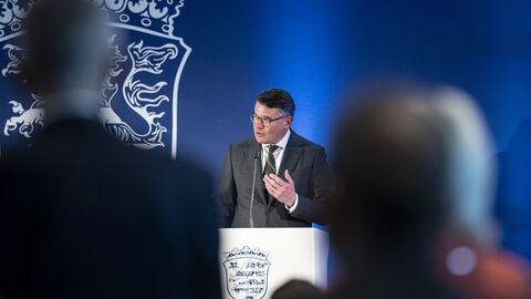 Ministerpräsident Boris Rhein bei der Pressekonferenz zum neuen Corporate Design