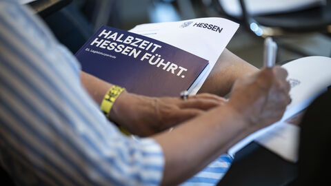 Broschüre zur Halbzeitbilanz 2026